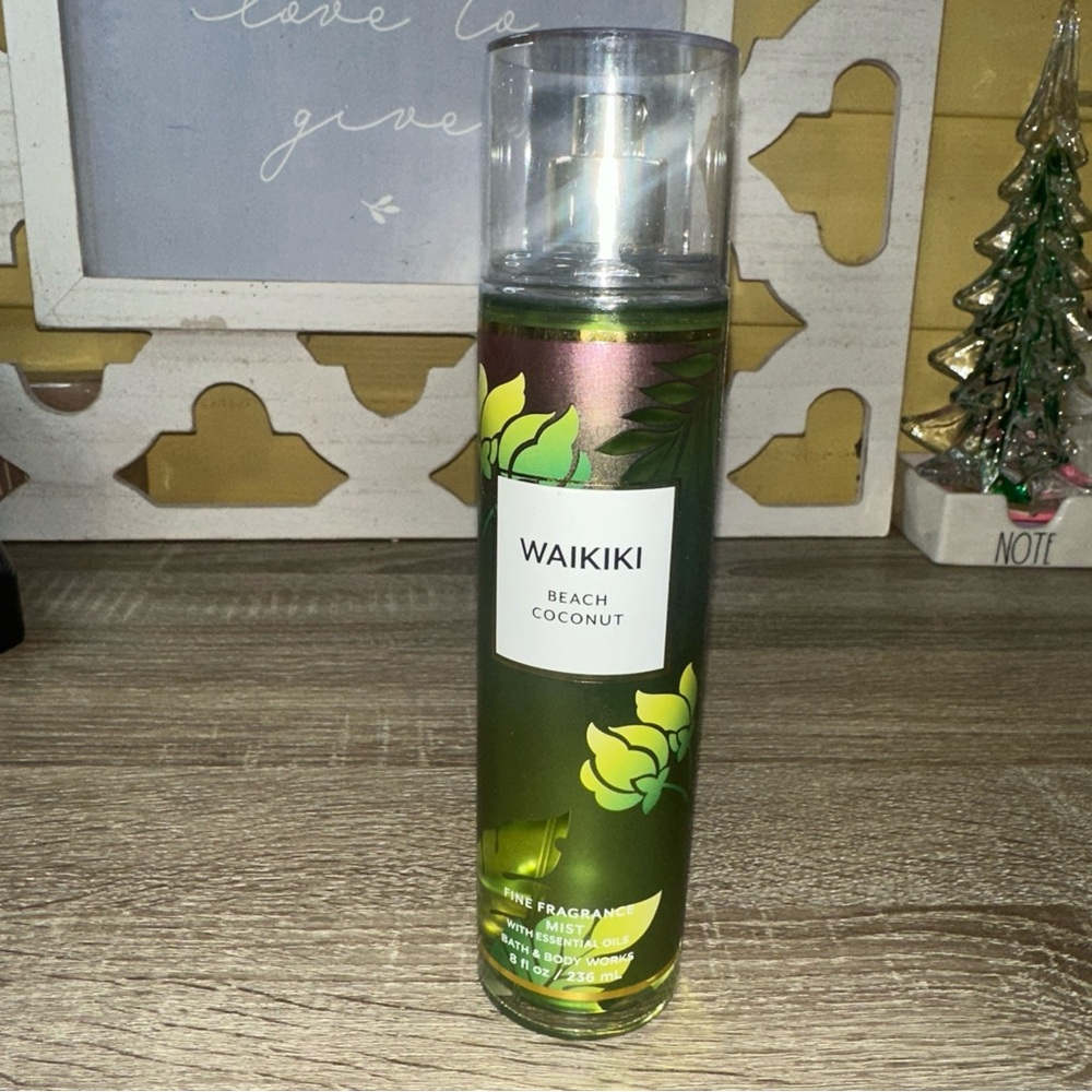 Bath & and Body Works Waikiki Beach Coconut Fragrance Mist spray 8 oz.